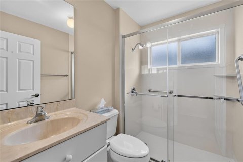 House in Tavares, Florida 3 bedrooms, 181.07 sq.m. № 2222705 - photo 25