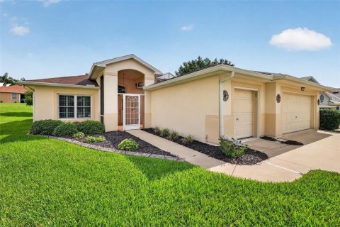 House in Tavares, Florida 3 bedrooms, 181.07 sq.m. № 2222705