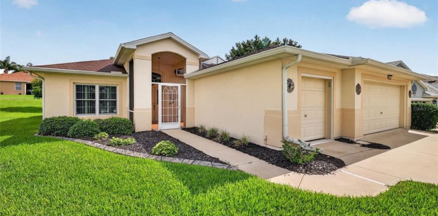 House in Tavares, Florida 3 bedrooms, 181.07 sq.m. № 2222705