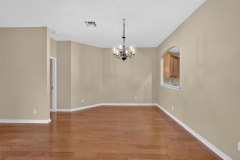 House in Tavares, Florida 3 bedrooms, 181.07 sq.m. № 2222705 - photo 11