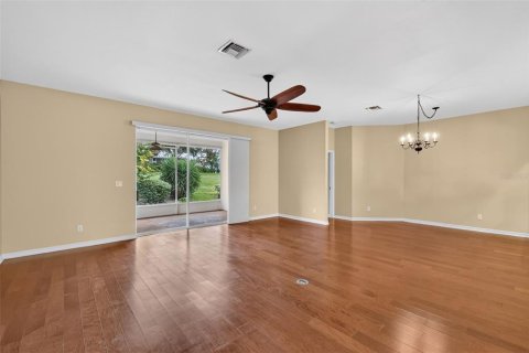 House in Tavares, Florida 3 bedrooms, 181.07 sq.m. № 2222705 - photo 8