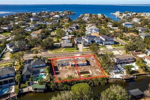 House in Tampa, Florida 4 bedrooms, 197.05 sq.m. № 1568122 - photo 1