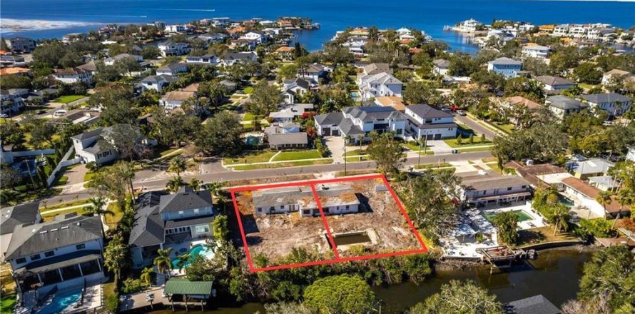 House in Tampa, Florida 4 bedrooms, 197.05 sq.m. № 1568122