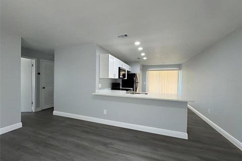 Apartamento en alquiler en DeLand, Florida, 2 dormitorios, 104.98 m2 № 1901707 - foto 5