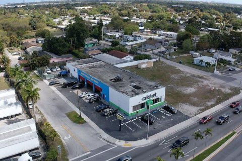 Immobilier commercial à Miami Gardens, Floride № 2056776