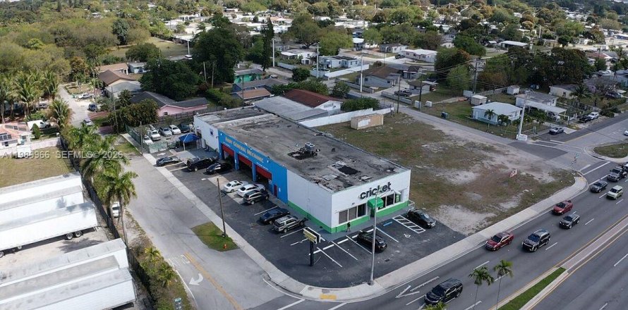 Immobilier commercial à Miami Gardens, Floride № 2056776