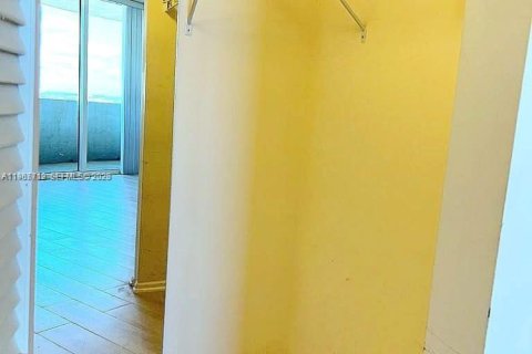 Condominio en alquiler en Aventura, Florida, 1 dormitorio, 79.9 m2 № 2032516 - foto 13