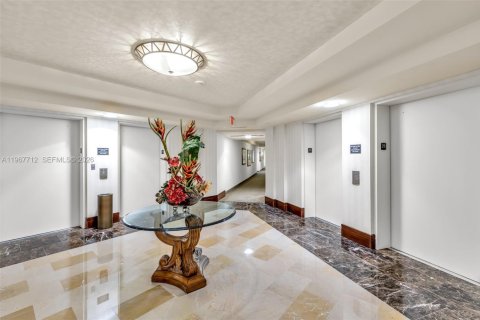 Condominio en alquiler en Aventura, Florida, 1 dormitorio, 79.9 m2 № 2032516 - foto 3