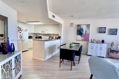 Condominio en alquiler en Aventura, Florida, 1 dormitorio, 79.9 m2 № 2032516 - foto 10