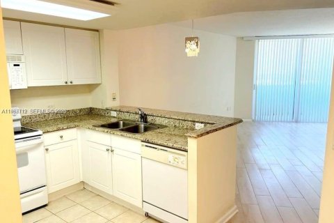 Condominio en alquiler en Aventura, Florida, 1 dormitorio, 79.9 m2 № 2032516 - foto 27