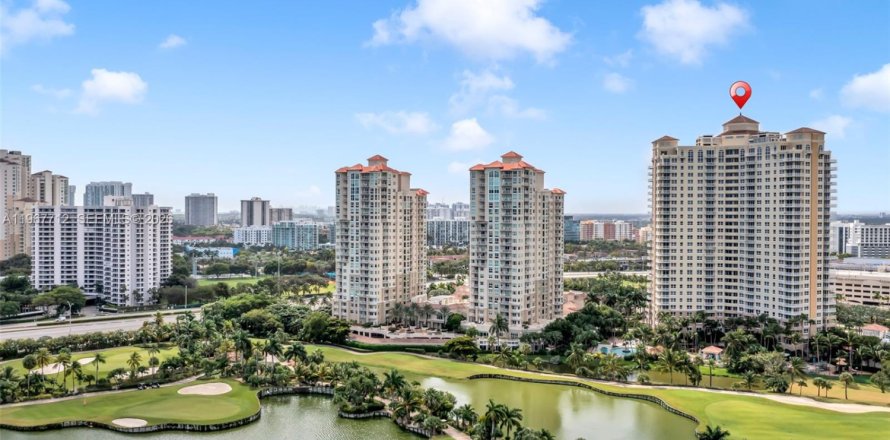 Condominio en Aventura, Florida, 1 dormitorio № 2032516