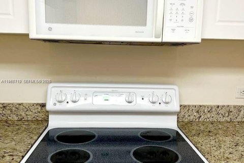 Condominio en alquiler en Aventura, Florida, 1 dormitorio, 79.9 m2 № 2032516 - foto 18