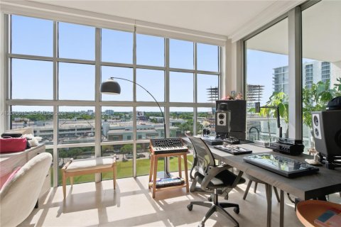 Estudio en el Condominio en Miami, Florida № 2339888