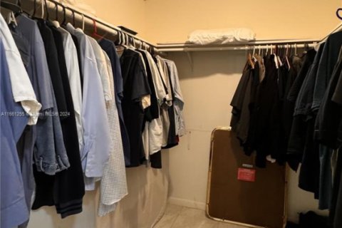 Condo in Hollywood, Florida, 2 bedrooms № 1959970 - photo 26