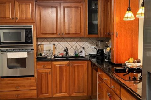 Condo in Hollywood, Florida, 2 bedrooms № 1959970 - photo 19