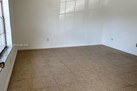 Condo in Miami, Florida, 1 bedroom  № 1994860 - photo 5