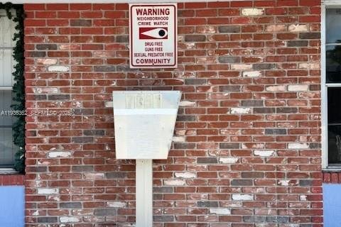 Condo in Miami, Florida, 1 bedroom  № 1994860 - photo 2