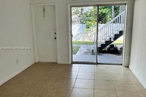 Condo in Miami, Florida, 1 bedroom  № 1994860 - photo 17
