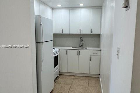 Condo in Miami, Florida, 1 bedroom  № 1994860 - photo 10