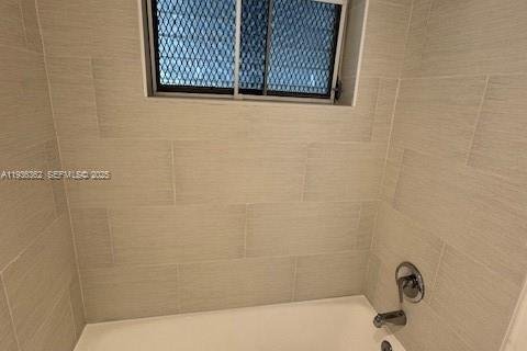 Condo in Miami, Florida, 1 bedroom  № 1994860 - photo 20