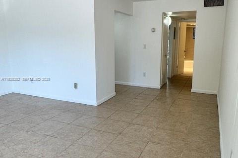 Condo in Miami, Florida, 1 bedroom  № 1994860 - photo 6
