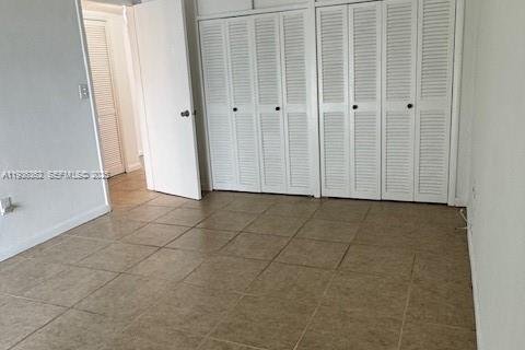 Condo in Miami, Florida, 1 bedroom  № 1994860 - photo 19