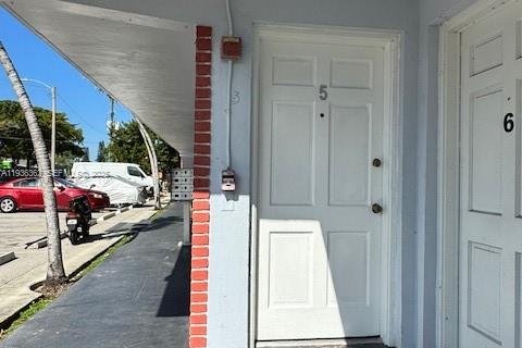 Condo in Miami, Florida, 1 bedroom  № 1994860 - photo 4