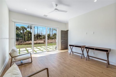 House in Naples, Florida 4 bedrooms, 265.7 sq.m. № 2044100 - photo 14