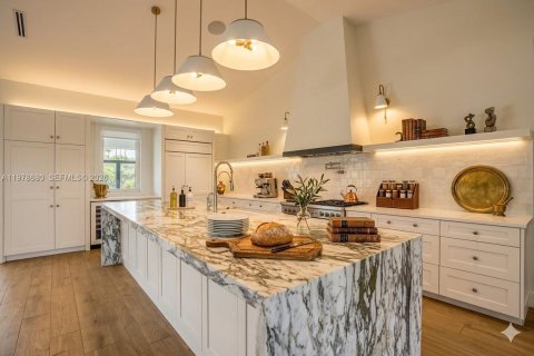 House in Naples, Florida 4 bedrooms, 265.7 sq.m. № 2044100 - photo 10