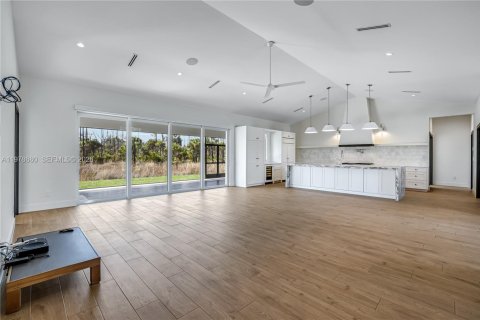 House in Naples, Florida 4 bedrooms, 265.7 sq.m. № 2044100 - photo 21