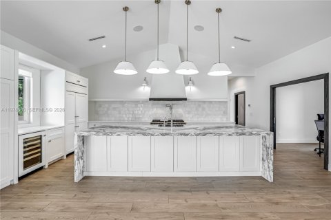 House in Naples, Florida 4 bedrooms, 265.7 sq.m. № 2044100 - photo 23