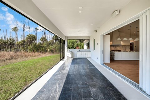 House in Naples, Florida 4 bedrooms, 265.7 sq.m. № 2044100 - photo 18