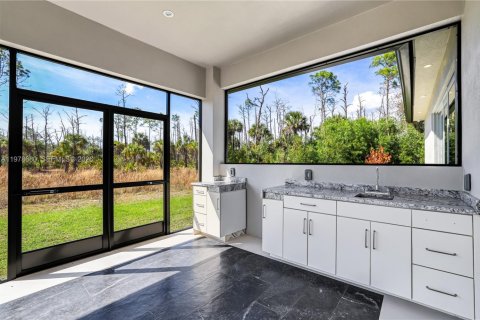 House in Naples, Florida 4 bedrooms, 265.7 sq.m. № 2044100 - photo 20