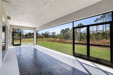 House in Naples, Florida 4 bedrooms, 265.7 sq.m. № 2044100 - photo 19