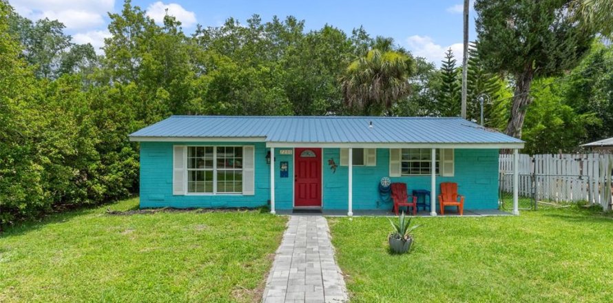 House in Weeki Wachee, Florida 2 bedrooms, 84.73 sq.m. № 2113651