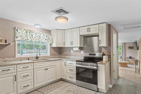 House in Weeki Wachee, Florida 2 bedrooms, 84.73 sq.m. № 2113651 - photo 11