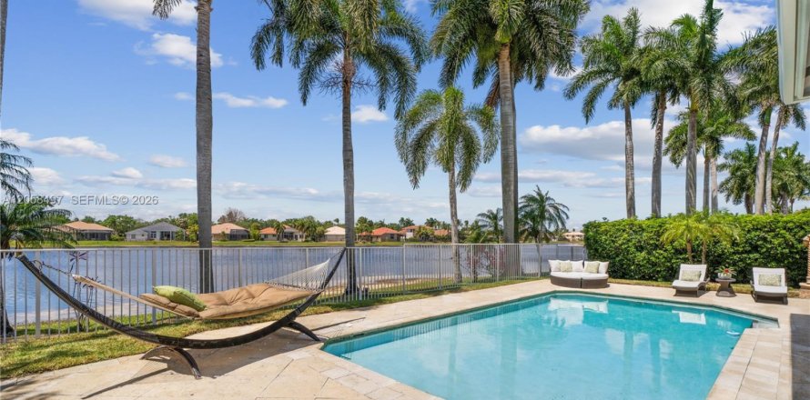 Villa ou maison à Weston, Floride 6 chambres, 412.21 m2 № 2259931
