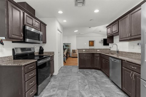 House in Weeki Wachee, Florida 3 bedrooms, 129.04 sq.m. № 1909840 - photo 3