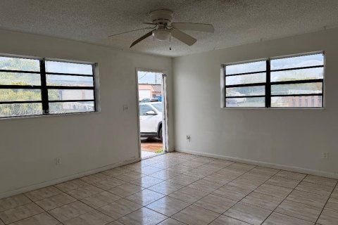 Casa en venta en Miramar, Florida, 2 dormitorios, 83.61 m2 № 2048158 - foto 5