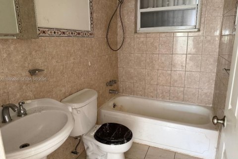 Casa en venta en Miramar, Florida, 2 dormitorios, 83.61 m2 № 2048158 - foto 3