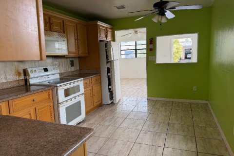 Casa en venta en Miramar, Florida, 2 dormitorios, 83.61 m2 № 2048158 - foto 2