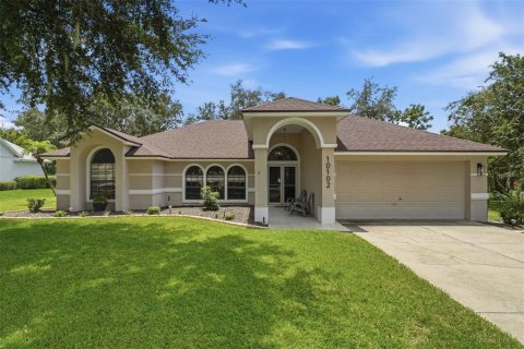 House in Leesburg, Florida 3 bedrooms, 178.65 sq.m. № 2297100