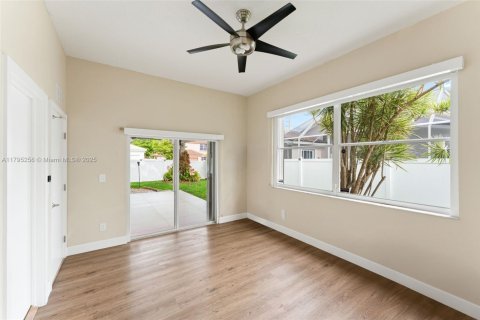 House in Pembroke Pines, Florida 4 bedrooms, 222.41 sq.m. № 1713030 - photo 21
