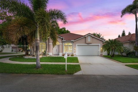 House in Pembroke Pines, Florida 4 bedrooms, 222.41 sq.m. № 1713030 - photo 3
