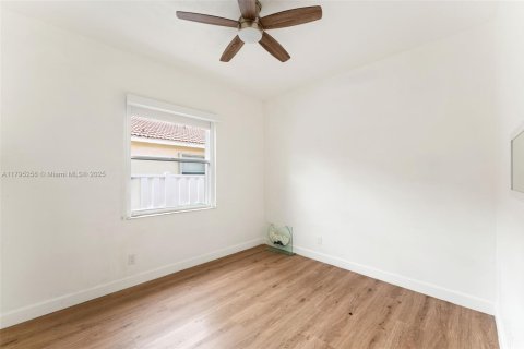 House in Pembroke Pines, Florida 4 bedrooms, 222.41 sq.m. № 1713030 - photo 17