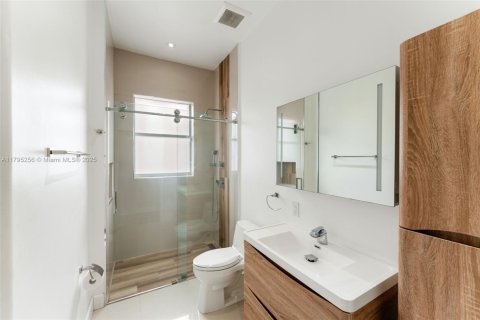 House in Pembroke Pines, Florida 4 bedrooms, 222.41 sq.m. № 1713030 - photo 19