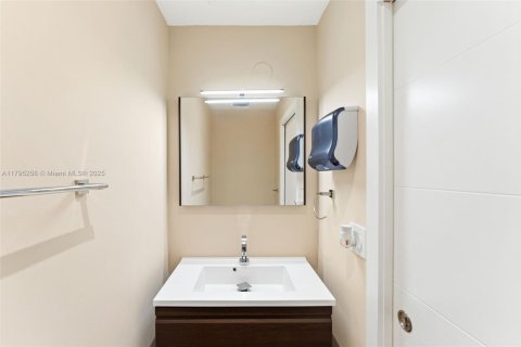 House in Pembroke Pines, Florida 4 bedrooms, 222.41 sq.m. № 1713030 - photo 10