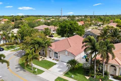 House in Pembroke Pines, Florida 4 bedrooms, 222.41 sq.m. № 1713030 - photo 27