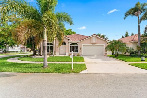 House in Pembroke Pines, Florida 4 bedrooms, 222.41 sq.m. № 1713030 - photo 1