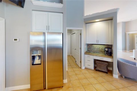 House in Cape Coral, Florida 4 bedrooms, 227.24 sq.m. № 1722642 - photo 10
